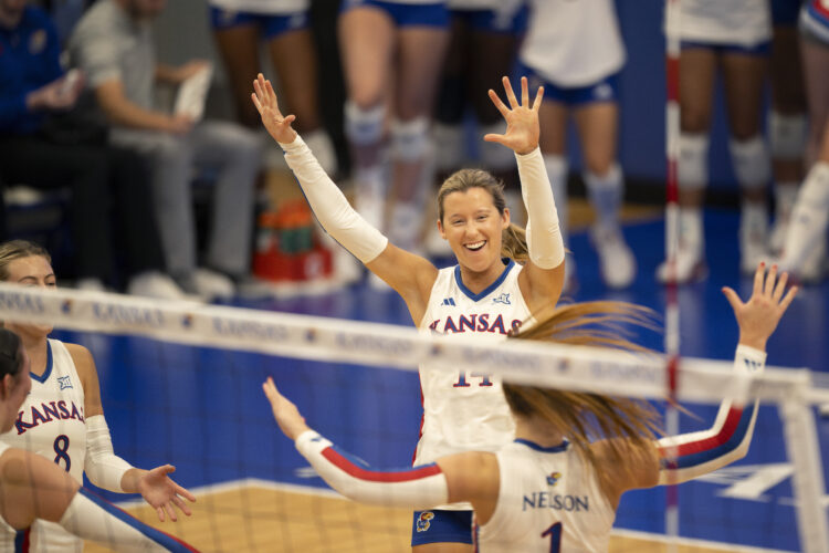 ku-volleyball-picks-up-ranked-win-another-sweep-in-milwaukee-ku-sports